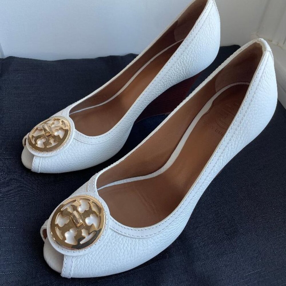 Tory Burch White Leather Wedge Heels Size 8 | Gold Logo | Women’s